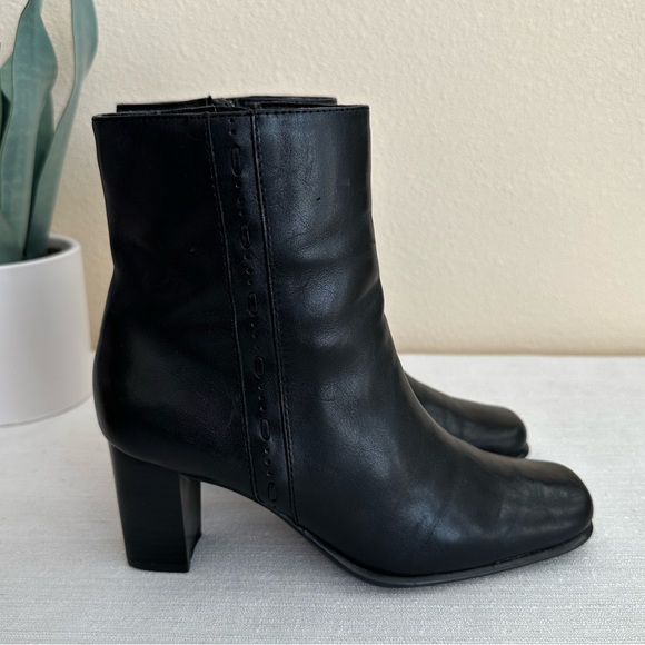 Karen Scott Jaquetta Vintage Black Leather Heeled Zip Ankle Boots Woman’s 5.5M - Picture 1 of 11